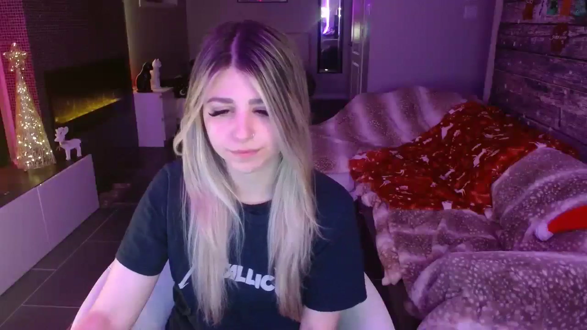 Gallery image thumbnail from Serafina's myfreecams stream on, 12/10/2023, 07:39 image 7 of 20