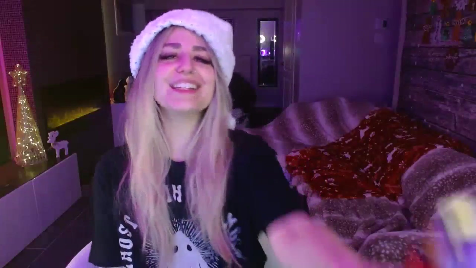 Gallery image thumbnail from Serafina's myfreecams stream on, 12/11/2023, 02:57 image 10 of 20