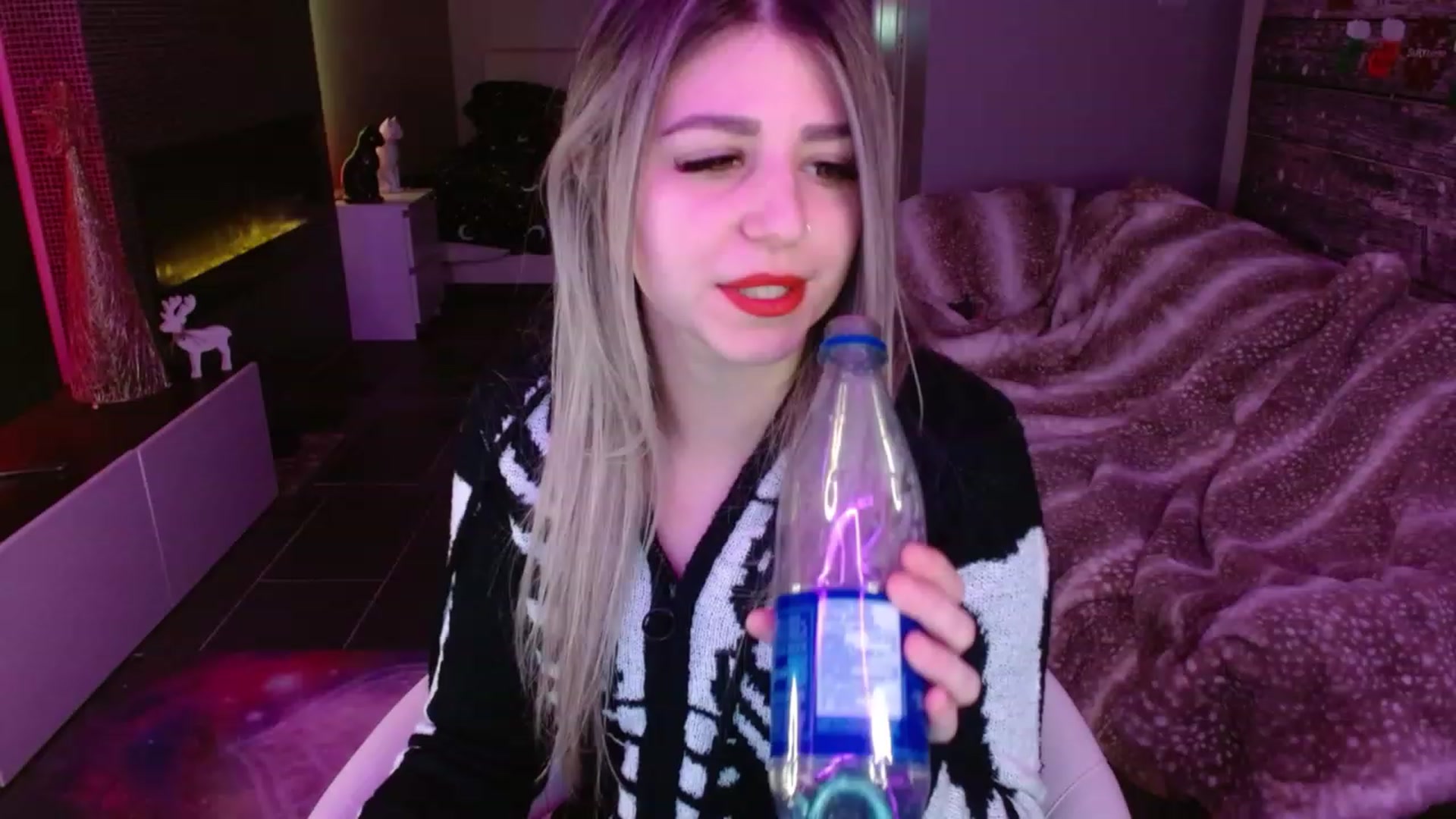 Gallery image thumbnail from Serafina's myfreecams stream on, 12/21/2023, 04:07 image 15 of 20