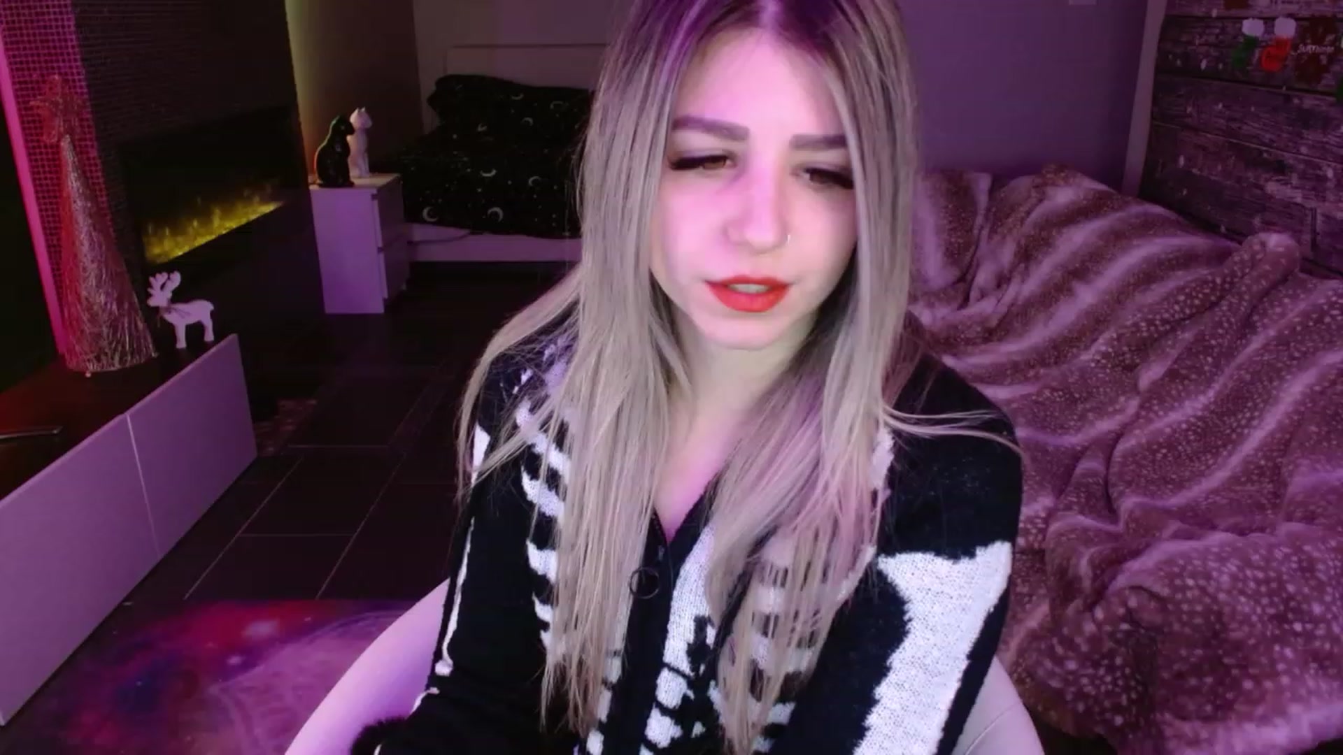Gallery image thumbnail from Serafina's myfreecams stream on, 12/21/2023, 04:07 image 14 of 20