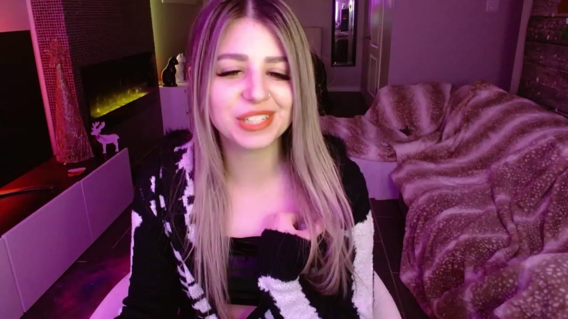 Gallery image thumbnail from Serafina's myfreecams stream on, 12/21/2023, 08:12 image 6 of 20
