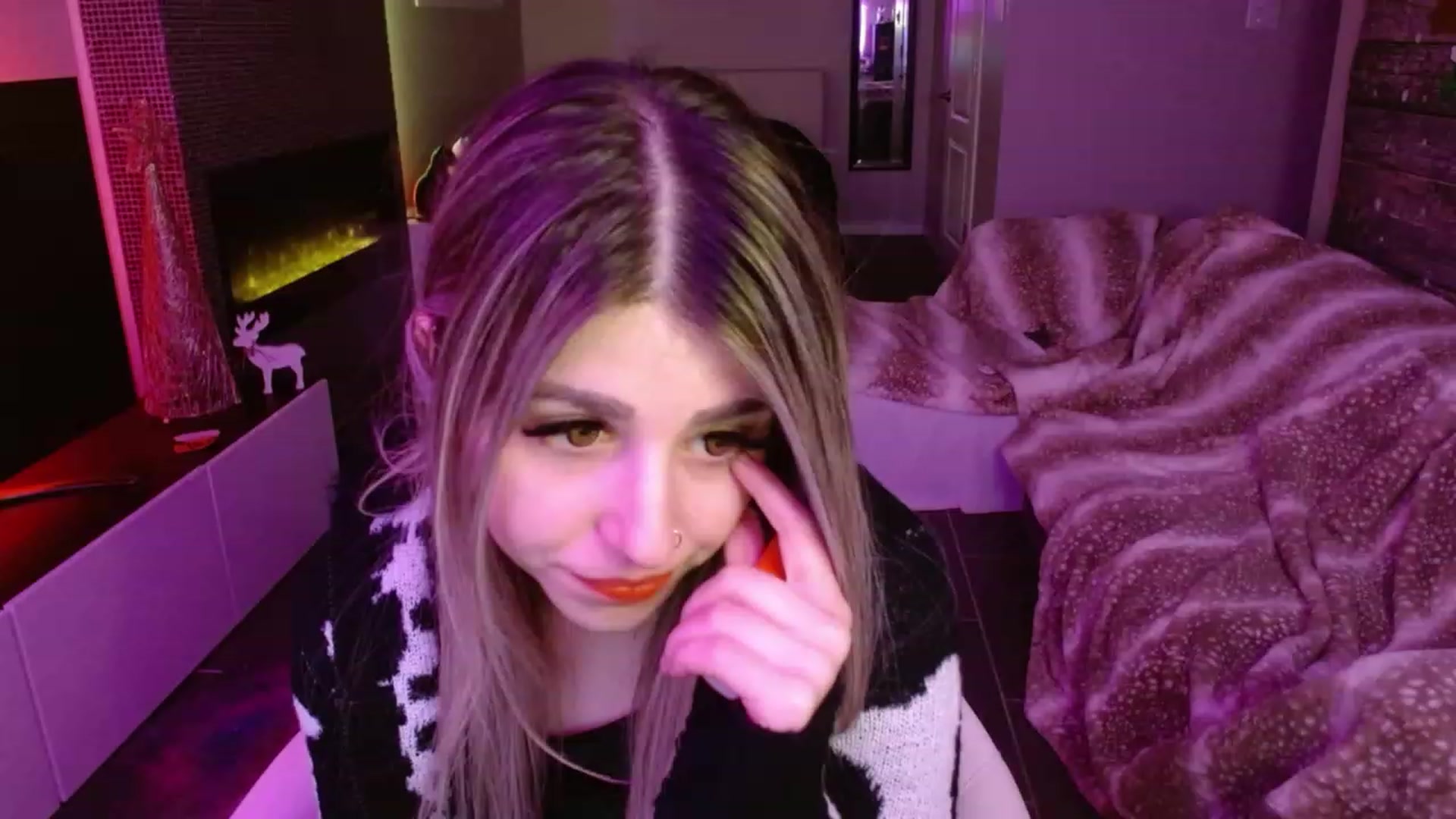 Gallery image thumbnail from Serafina's myfreecams stream on, 12/21/2023, 08:12 image 5 of 20
