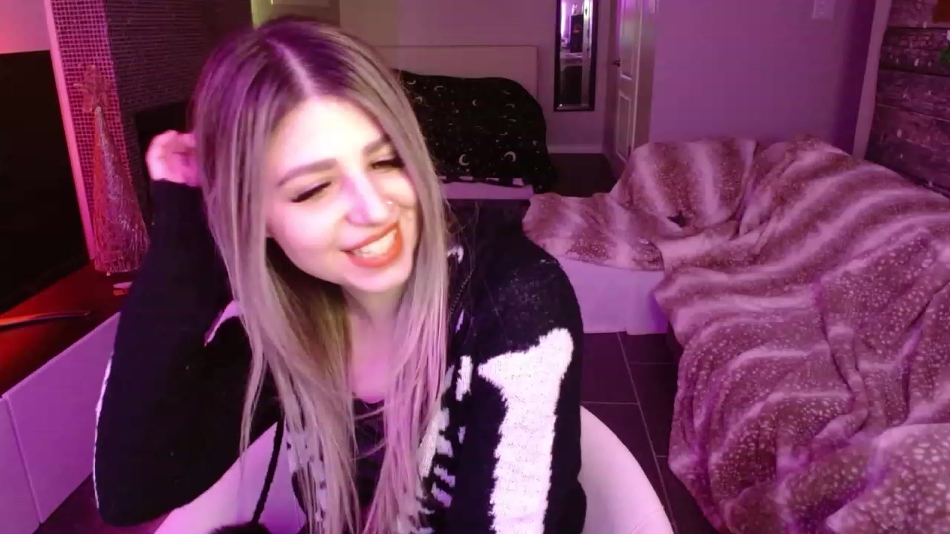 Gallery image thumbnail from Serafina's myfreecams stream on, 12/21/2023, 08:12 image 4 of 20
