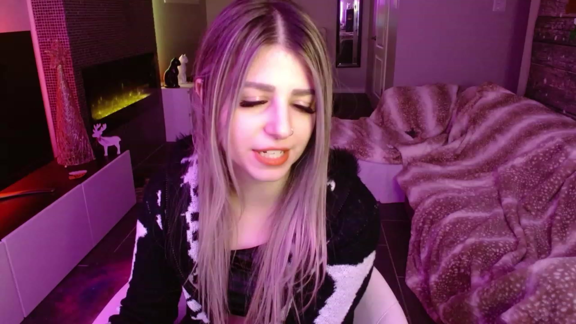 Gallery image thumbnail from Serafina's myfreecams stream on, 12/21/2023, 08:12 image 7 of 20