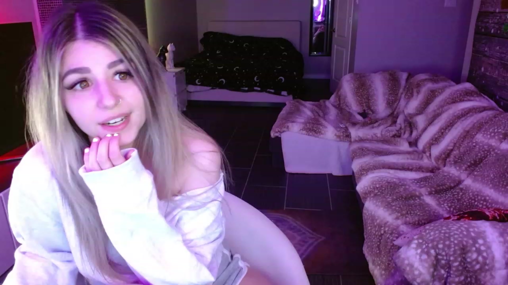 Gallery image thumbnail from Serafina's myfreecams stream on, 12/24/2023, 04:27 image 6 of 20