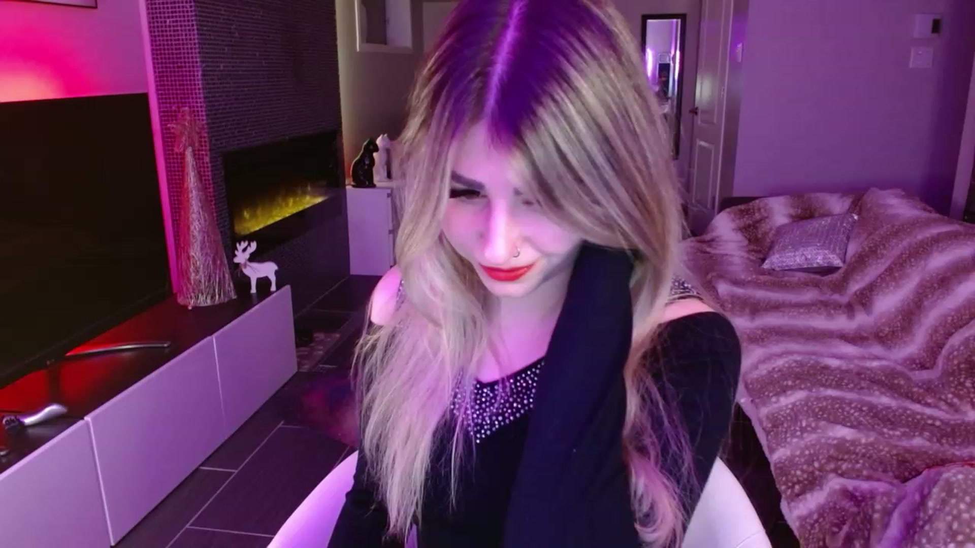 Gallery image thumbnail from Serafina's myfreecams stream on, 12/26/2023, 04:25 image 8 of 20