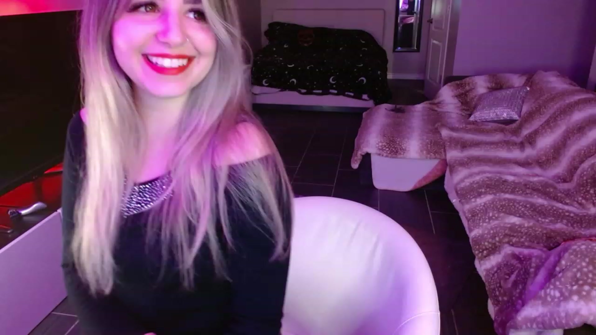 Gallery image thumbnail from Serafina's myfreecams stream on, 12/26/2023, 04:25 image 2 of 20