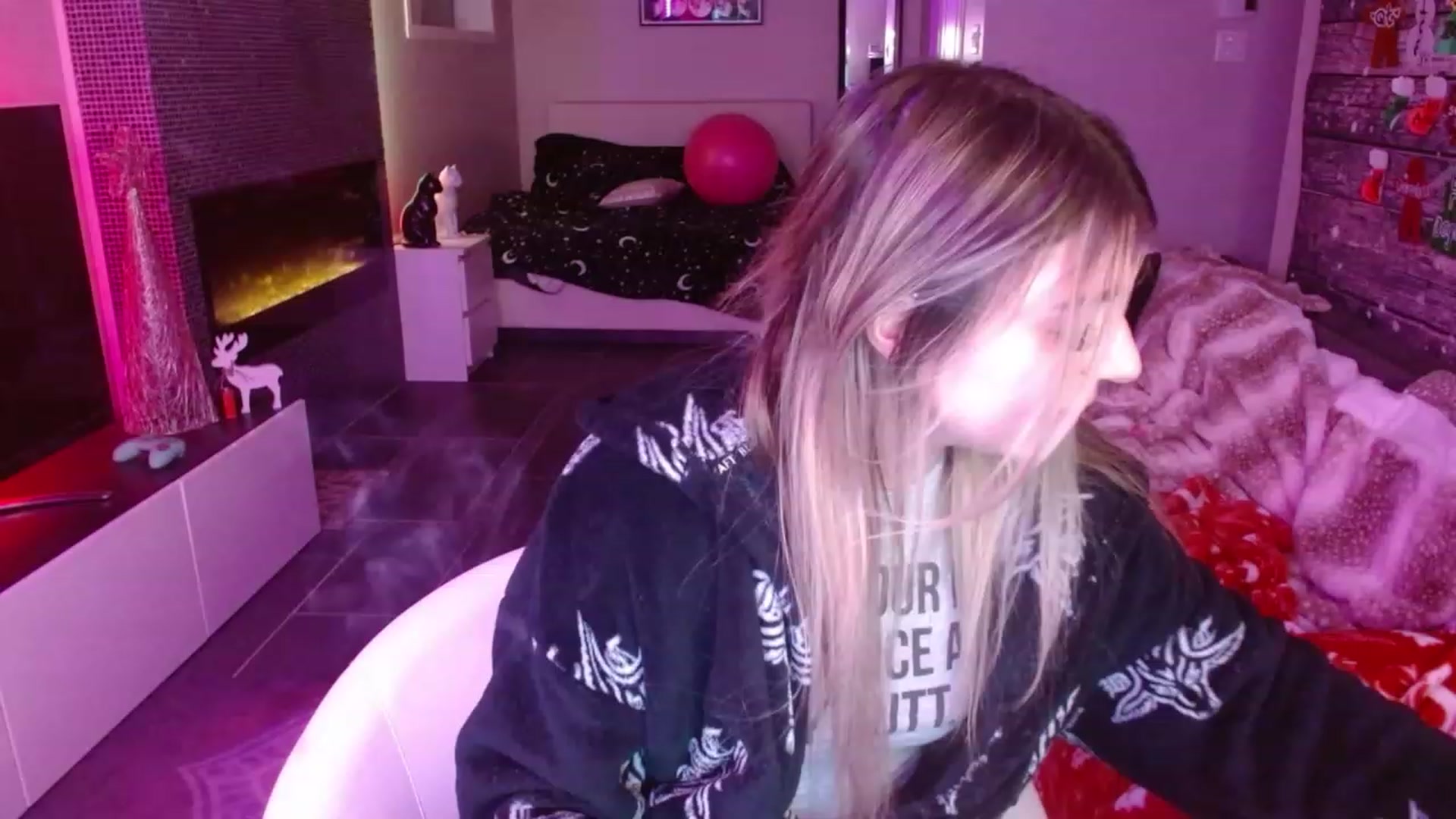 Gallery image thumbnail from Serafina's myfreecams stream on, 01/22/2024, 04:53 image 17 of 20