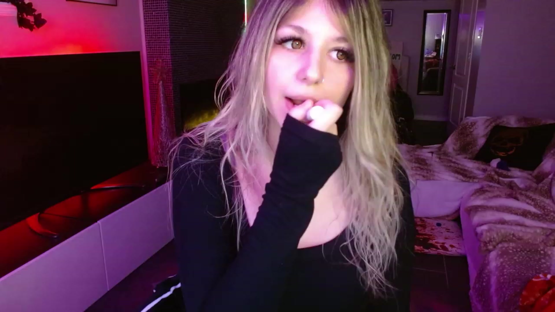 Gallery image thumbnail from Serafina's myfreecams stream on, 01/29/2024, 03:15 image 14 of 20