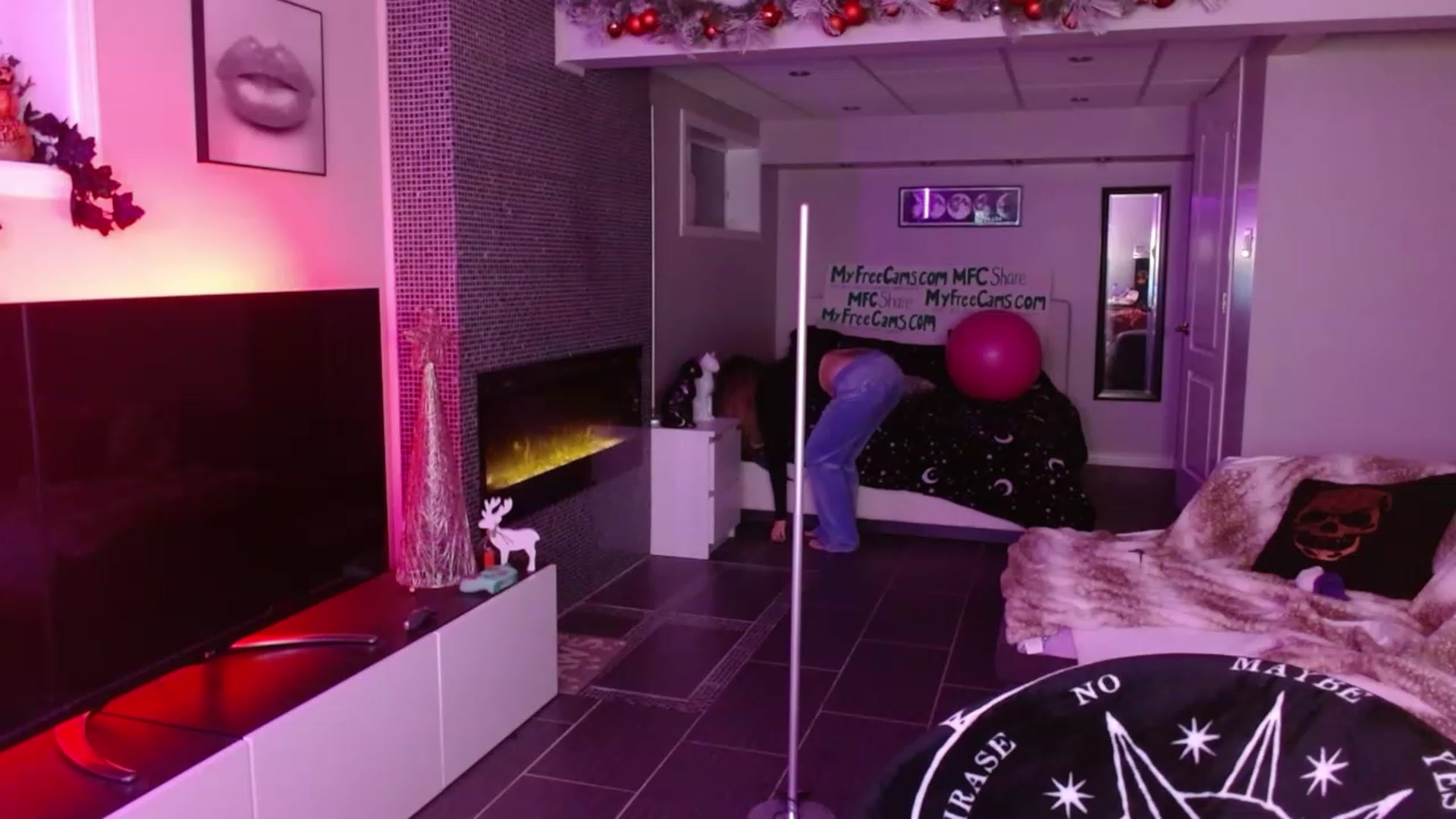 Gallery image thumbnail from Serafina's myfreecams stream on, 01/29/2024, 03:15 image 7 of 20