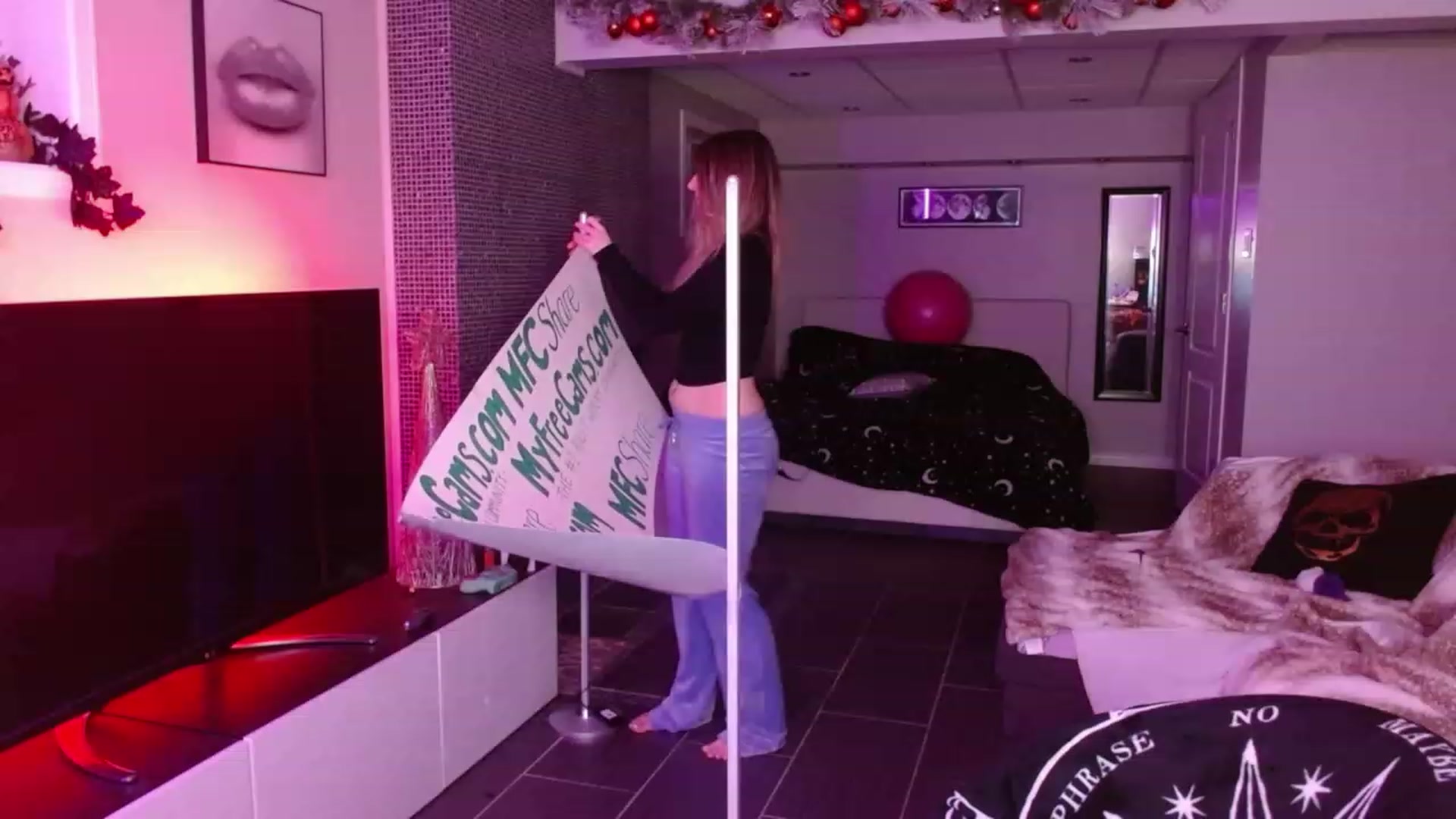 Gallery image thumbnail from Serafina's myfreecams stream on, 01/29/2024, 03:15 image 4 of 20