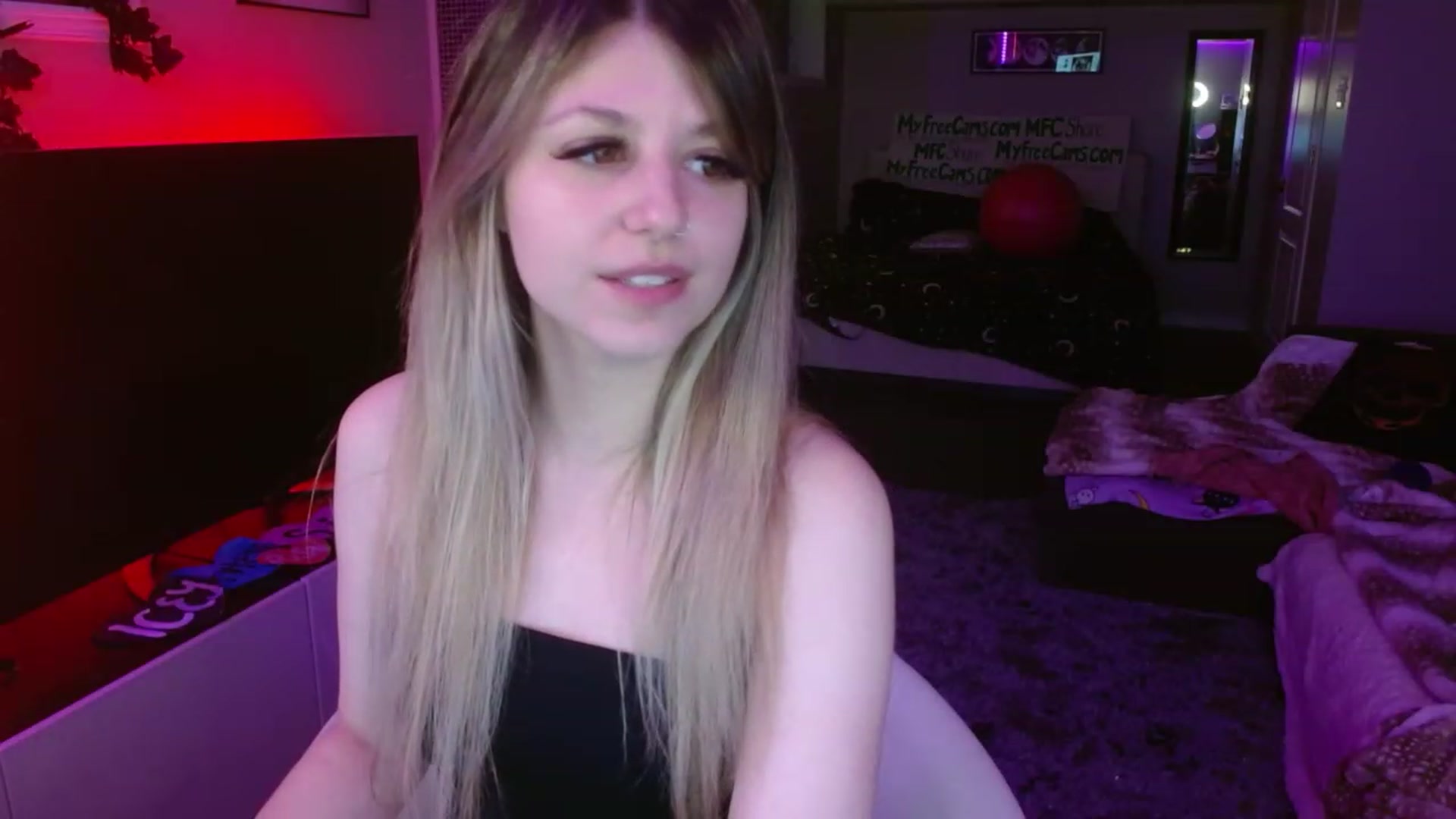 Gallery image thumbnail from Serafina's myfreecams stream on, 02/04/2024, 07:03 image 16 of 20