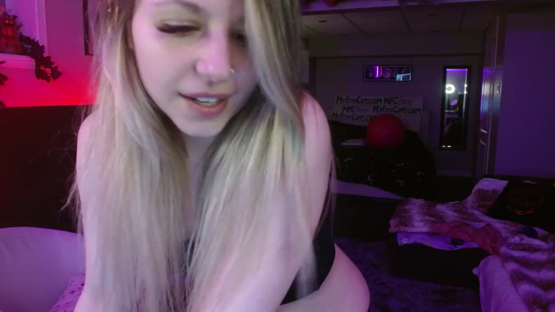 Gallery image thumbnail from Serafina's myfreecams stream on, 02/04/2024, 07:03 image 15 of 20