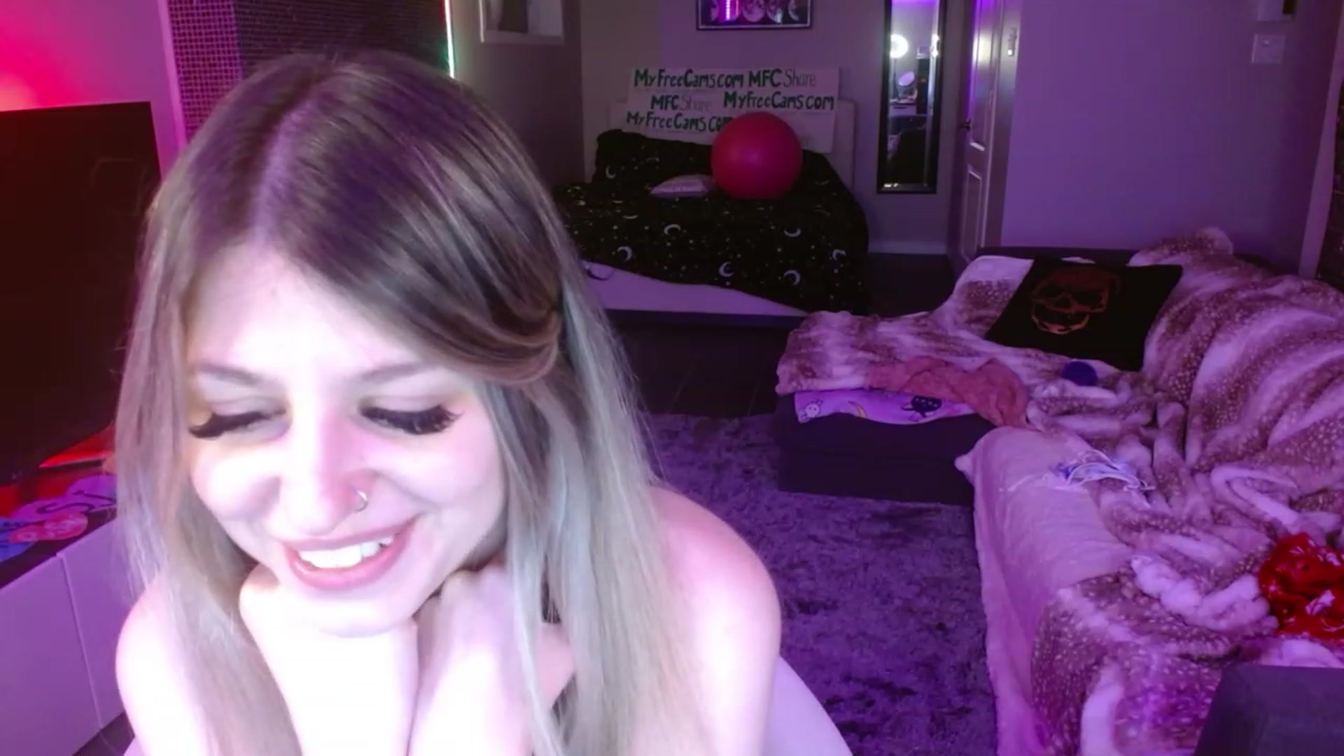 Gallery image thumbnail from Serafina's myfreecams stream on, 02/04/2024, 08:35 image 17 of 20