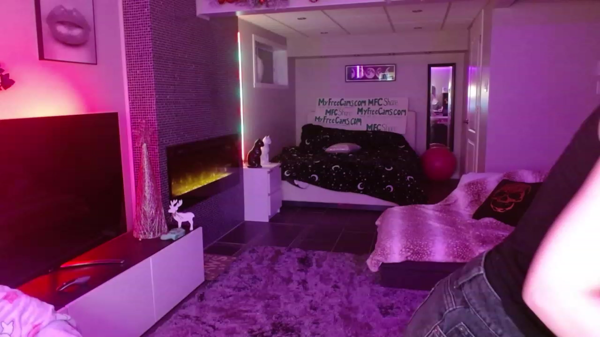 Gallery image thumbnail from Serafina's myfreecams stream on, 02/13/2024, 02:36 image 3 of 20