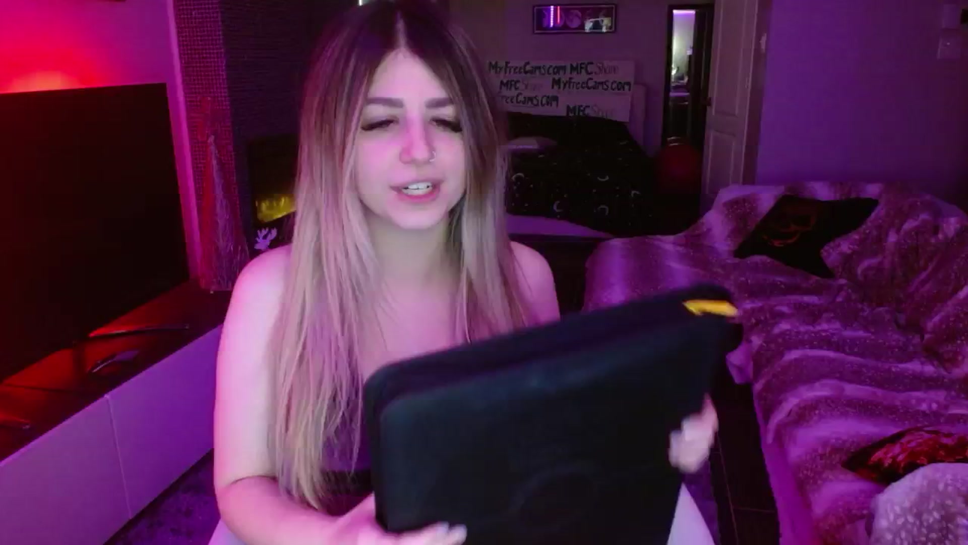 Gallery image thumbnail from Serafina's myfreecams stream on, 02/15/2024, 04:46 image 3 of 20