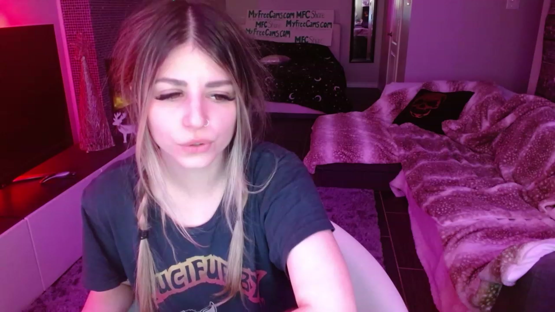 Gallery image thumbnail from Serafina's myfreecams stream on, 02/19/2024, 07:07 image 19 of 20