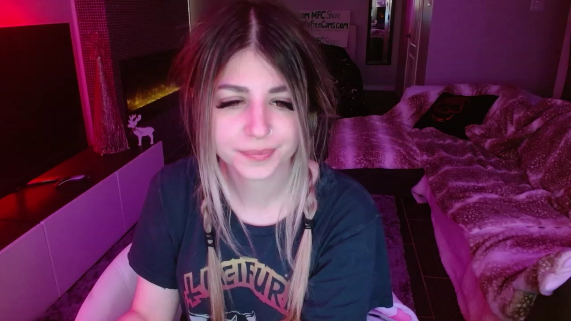 Gallery image thumbnail from Serafina's myfreecams stream on, 02/19/2024, 07:07 image 6 of 20
