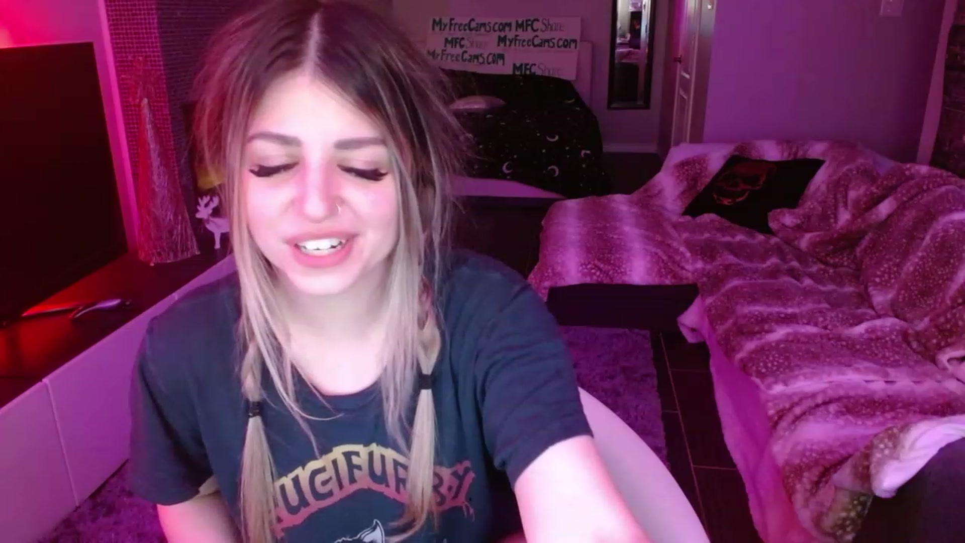 Gallery image thumbnail from Serafina's myfreecams stream on, 02/19/2024, 07:07 image 18 of 20