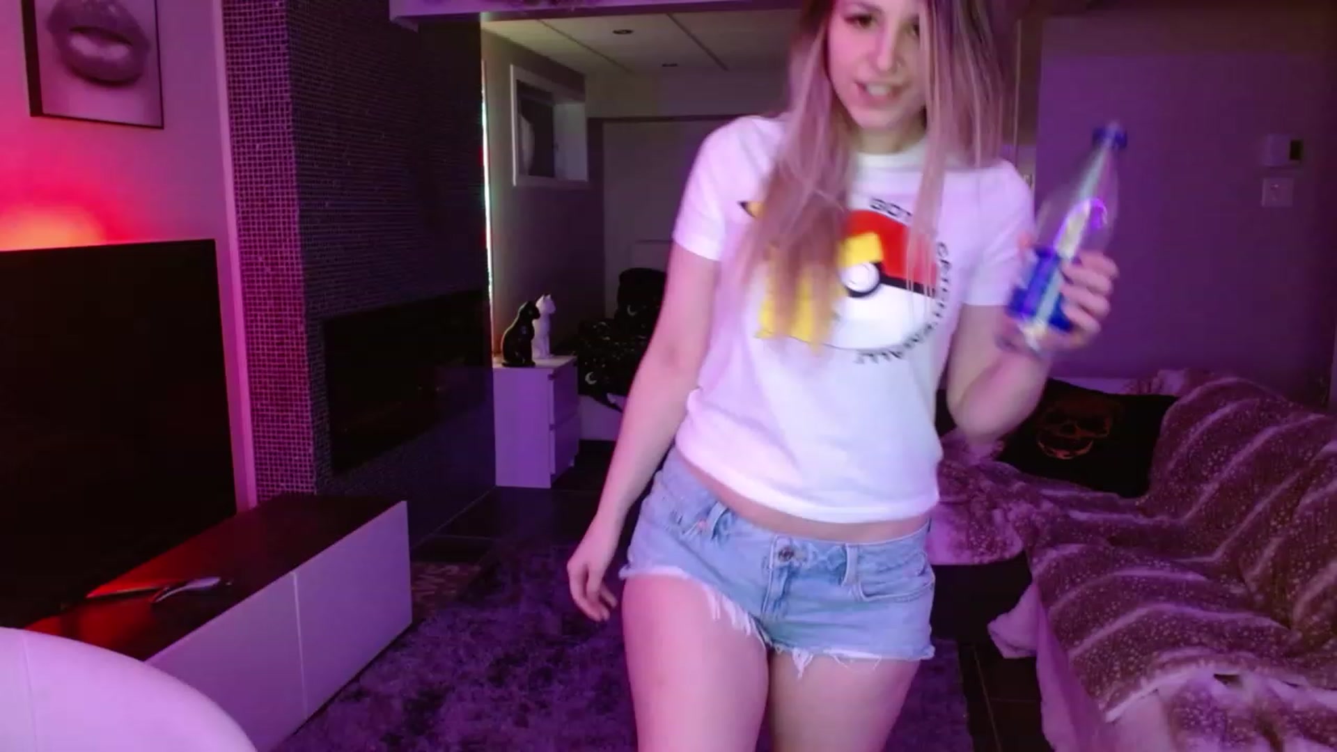 Gallery image thumbnail from Serafina's myfreecams stream on, 02/28/2024, 05:18 image 4 of 20