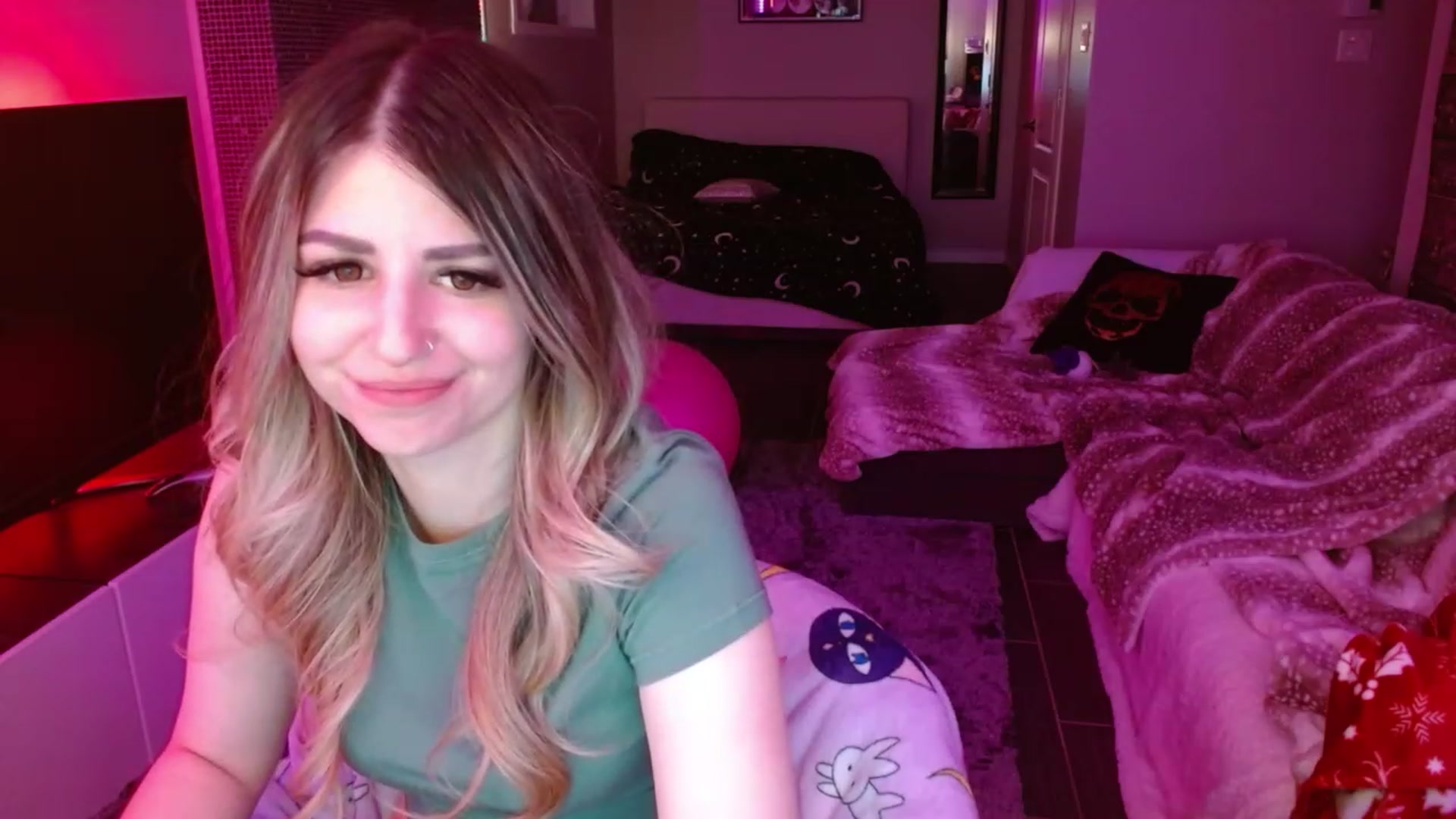 Gallery image thumbnail from Serafina's myfreecams stream on, 03/06/2024, 05:01 image 16 of 20
