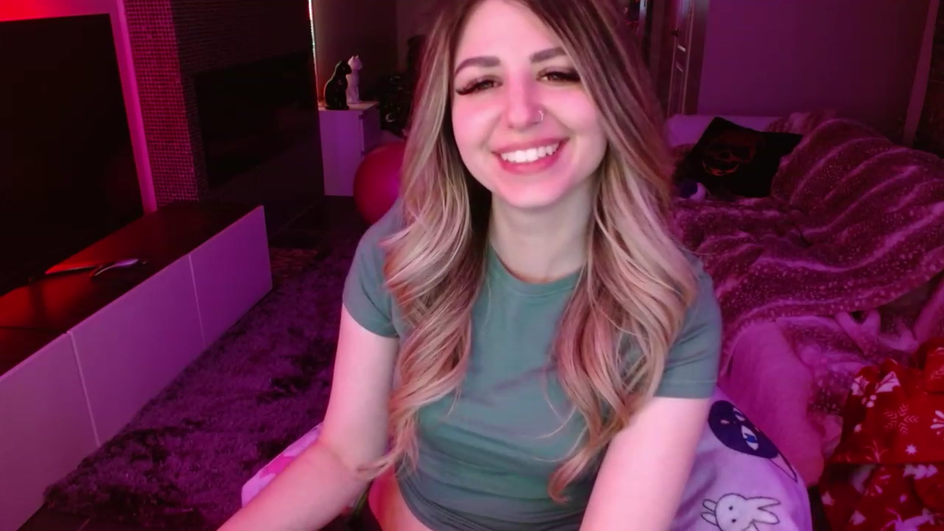 Gallery image thumbnail from Serafina's myfreecams stream on, 03/06/2024, 05:01 image 7 of 20