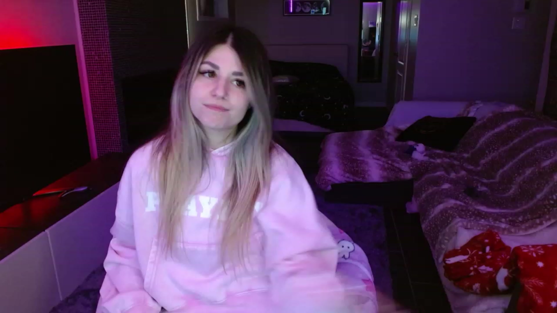 Gallery image thumbnail from Serafina's myfreecams stream on, 03/16/2024, 04:14 image 1 of 20