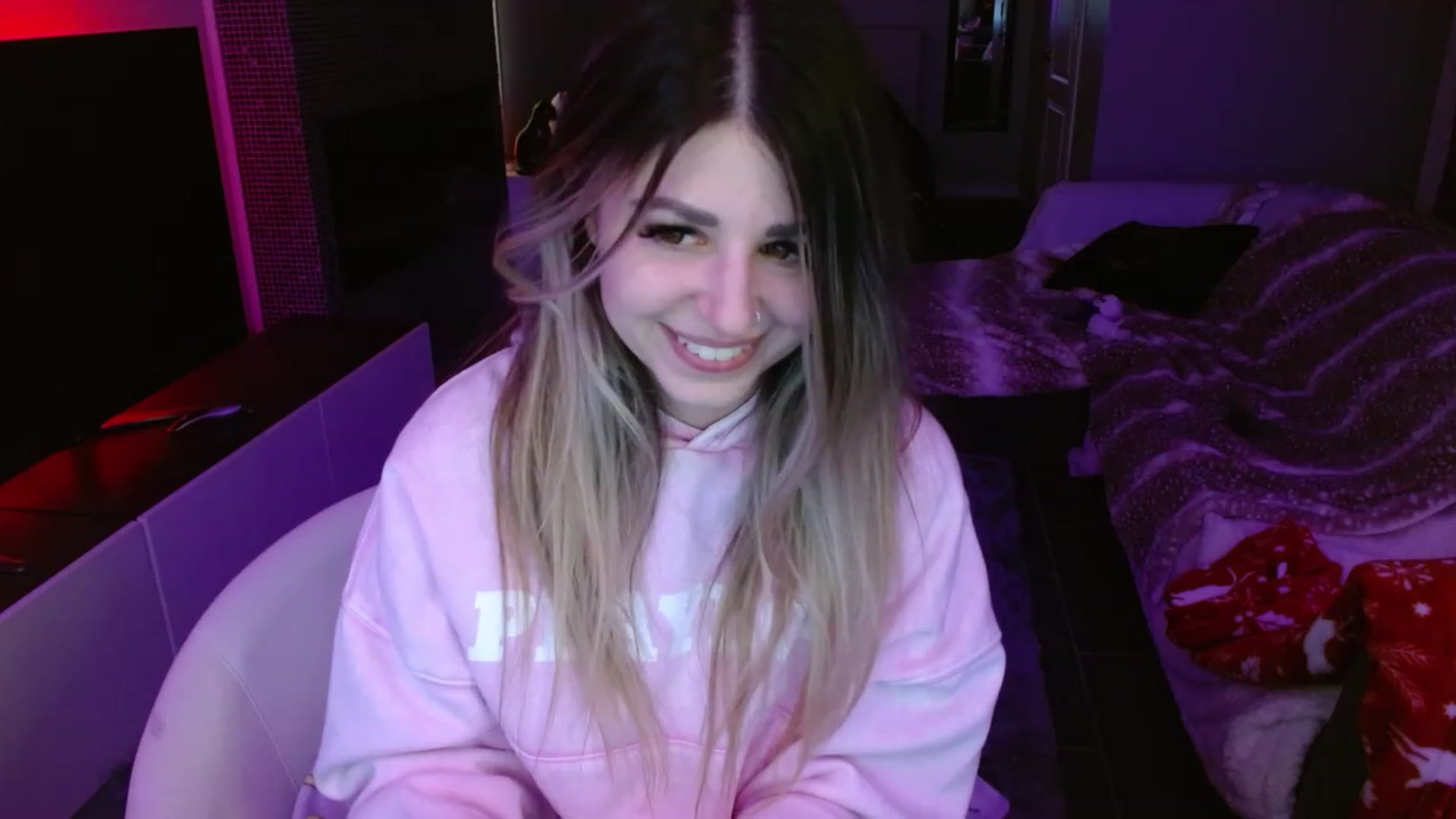 Gallery image thumbnail from Serafina's myfreecams stream on, 03/16/2024, 04:14 image 12 of 20