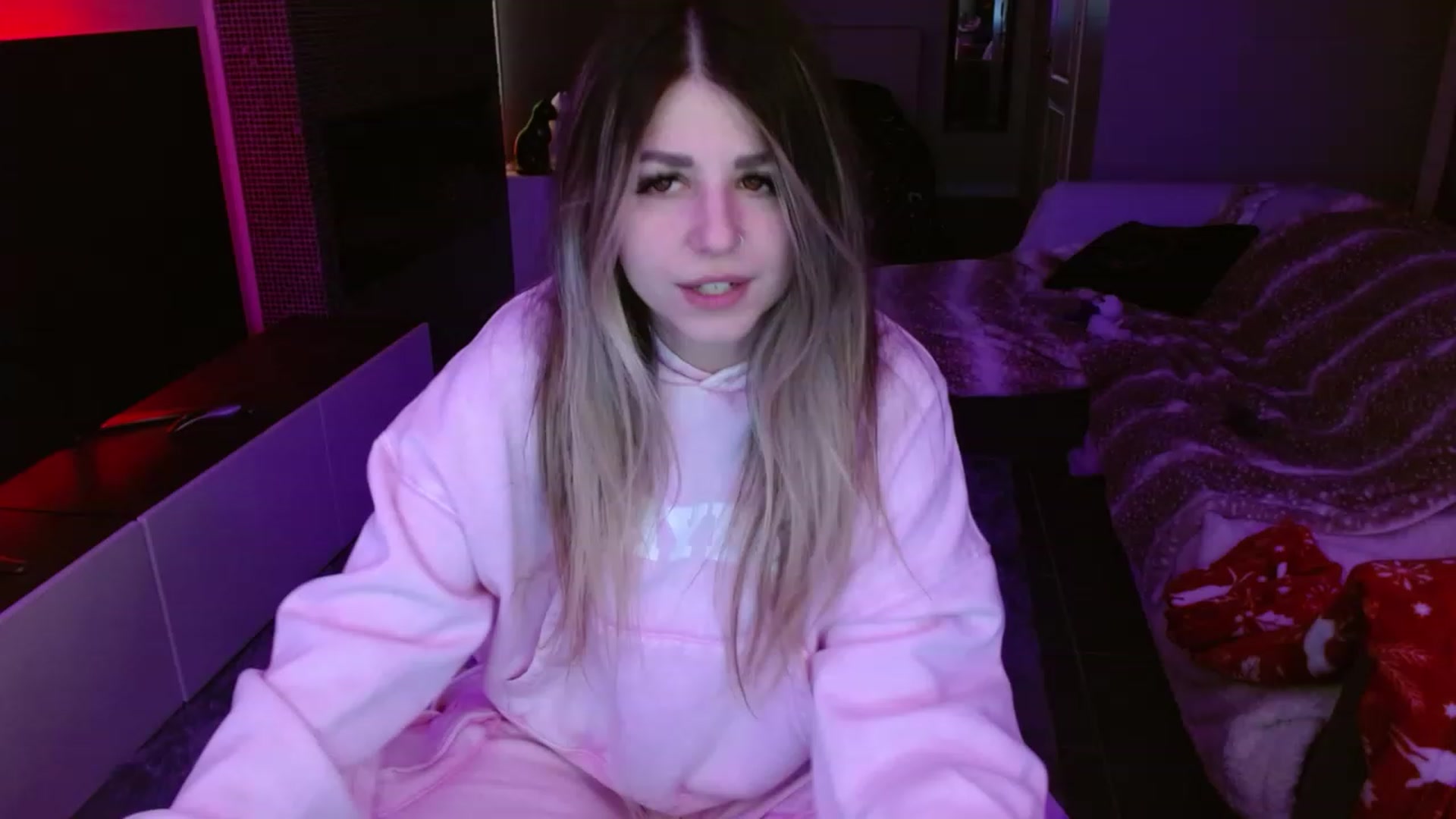 Gallery image thumbnail from Serafina's myfreecams stream on, 03/16/2024, 04:14 image 10 of 20