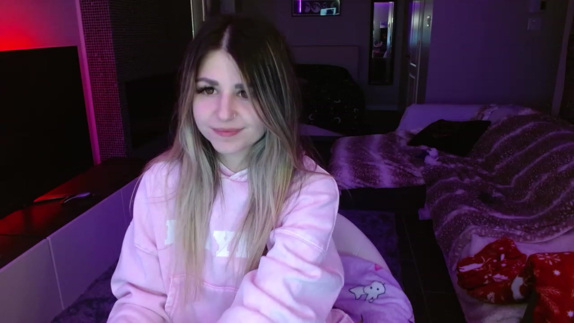 Gallery image thumbnail from Serafina's myfreecams stream on, 03/16/2024, 04:14 image 4 of 20