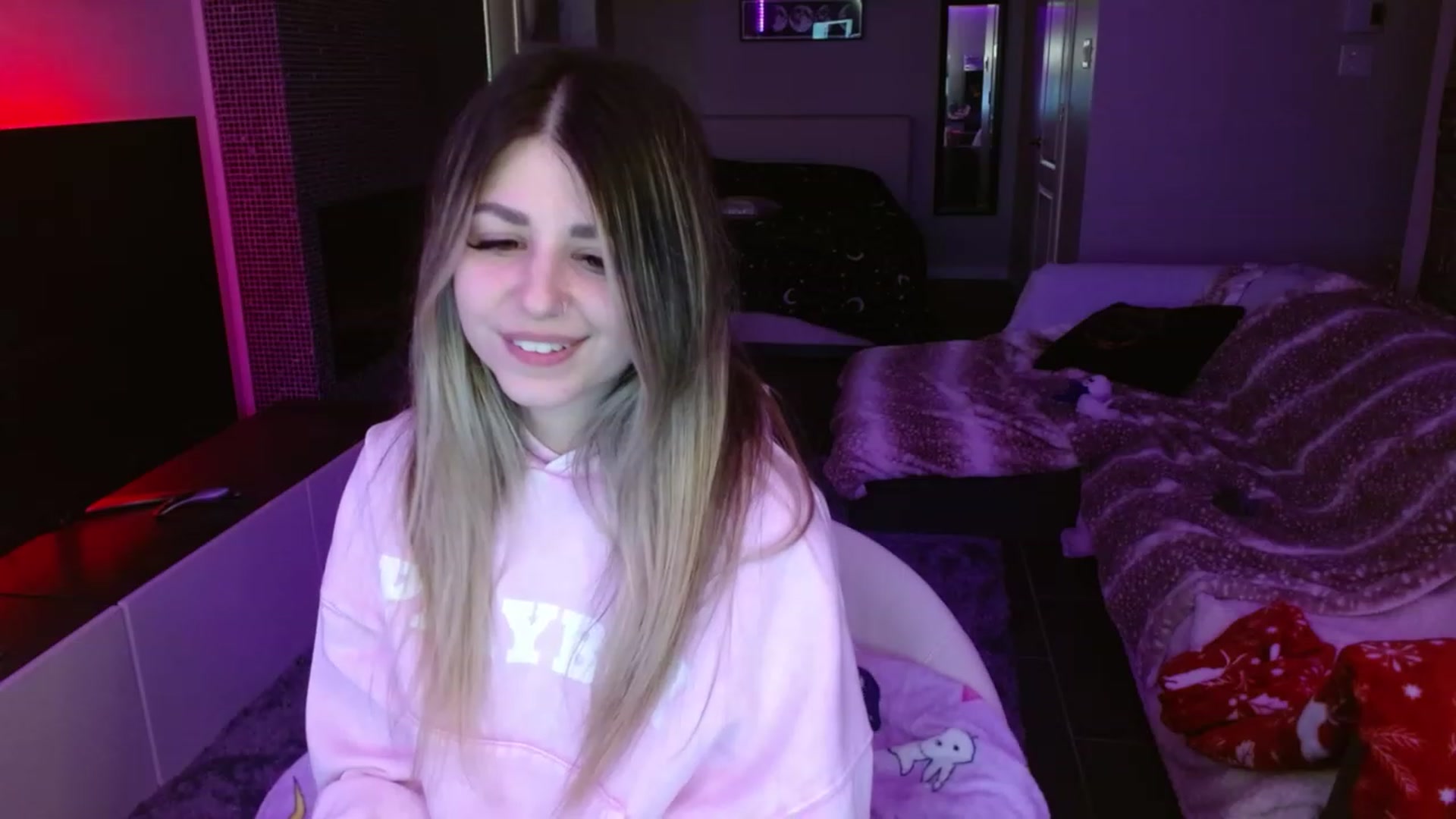 Gallery image thumbnail from Serafina's myfreecams stream on, 03/16/2024, 04:14 image 5 of 20