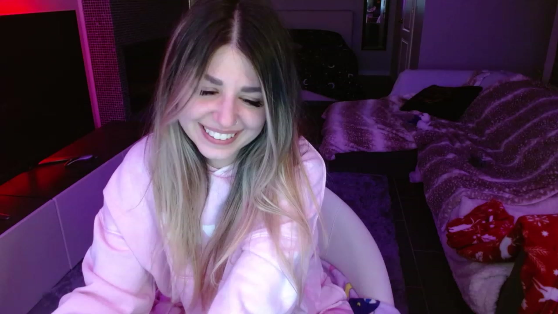 Gallery image thumbnail from Serafina's myfreecams stream on, 03/16/2024, 04:14 image 11 of 20