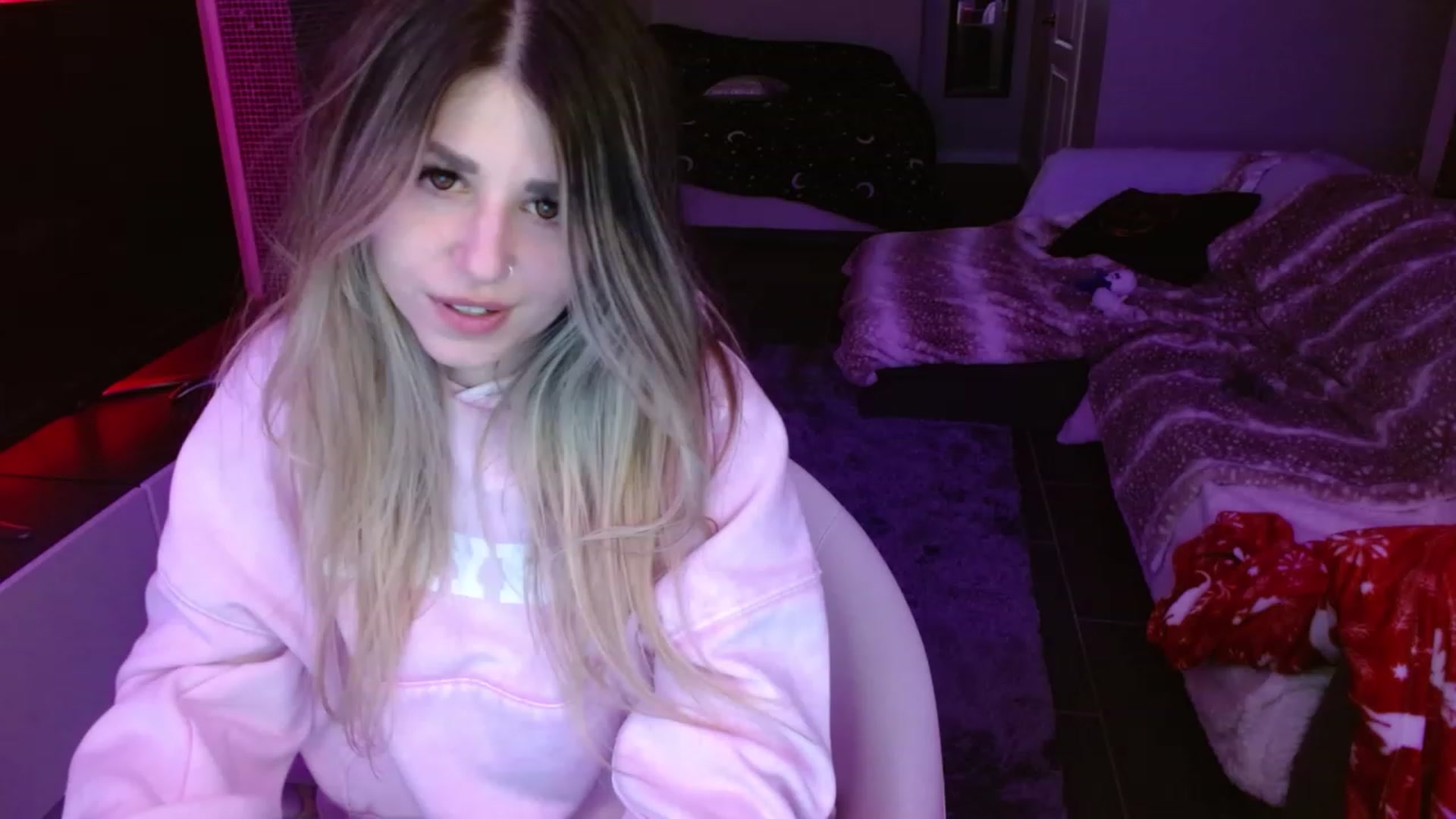 Gallery image thumbnail from Serafina's myfreecams stream on, 03/16/2024, 04:44 image 17 of 20