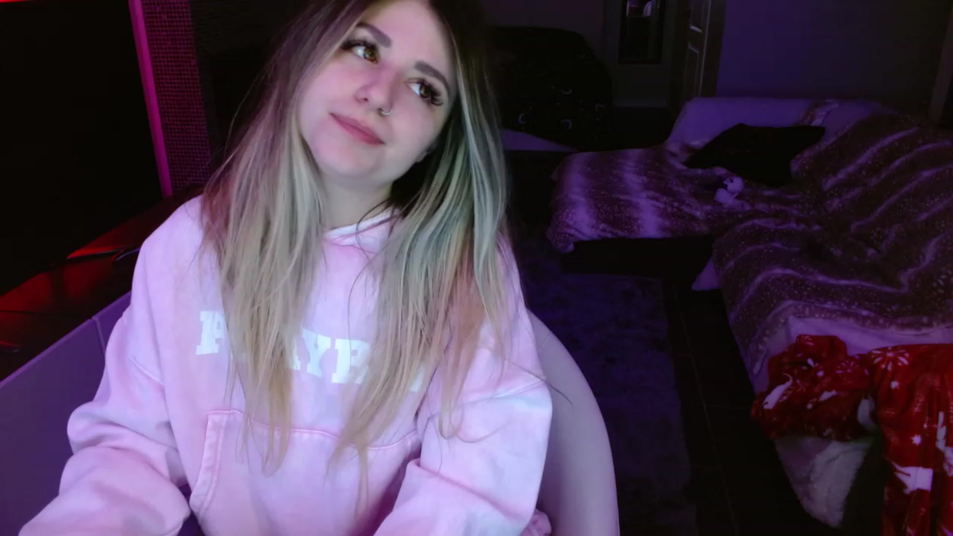 Gallery image thumbnail from Serafina's myfreecams stream on, 03/16/2024, 04:44 image 14 of 20