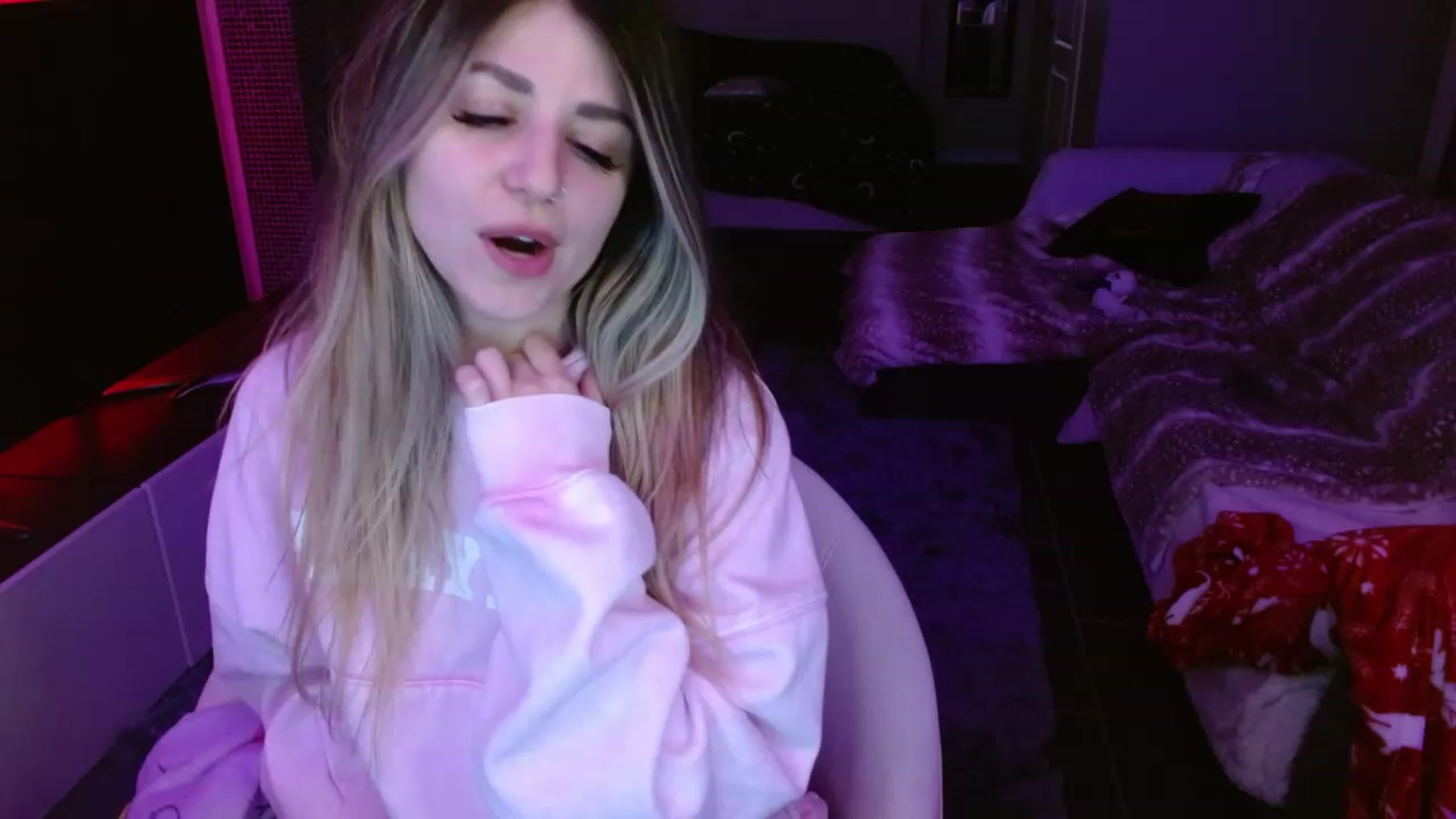 Gallery image thumbnail from Serafina's myfreecams stream on, 03/16/2024, 04:44 image 18 of 20
