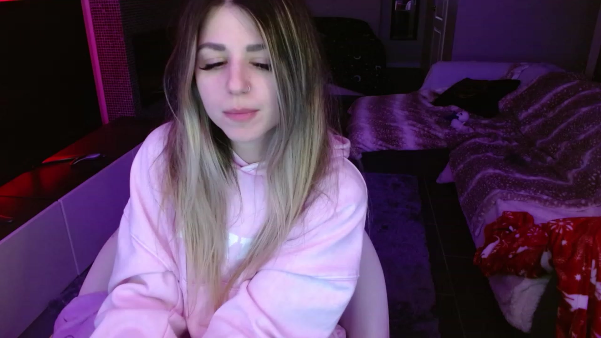 Gallery image thumbnail from Serafina's myfreecams stream on, 03/16/2024, 04:44 image 10 of 20