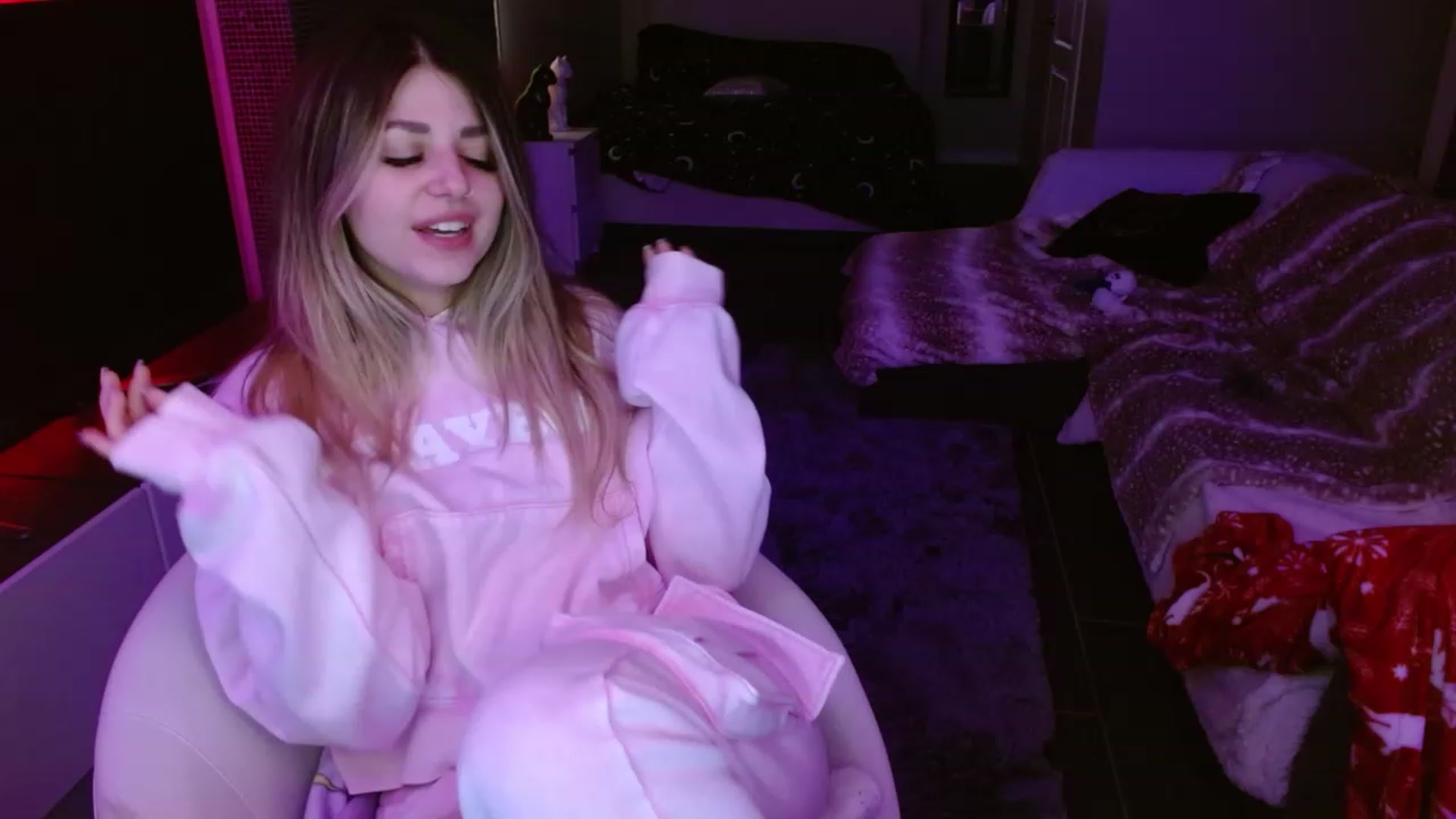 Gallery image thumbnail from Serafina's myfreecams stream on, 03/16/2024, 04:44 image 3 of 20