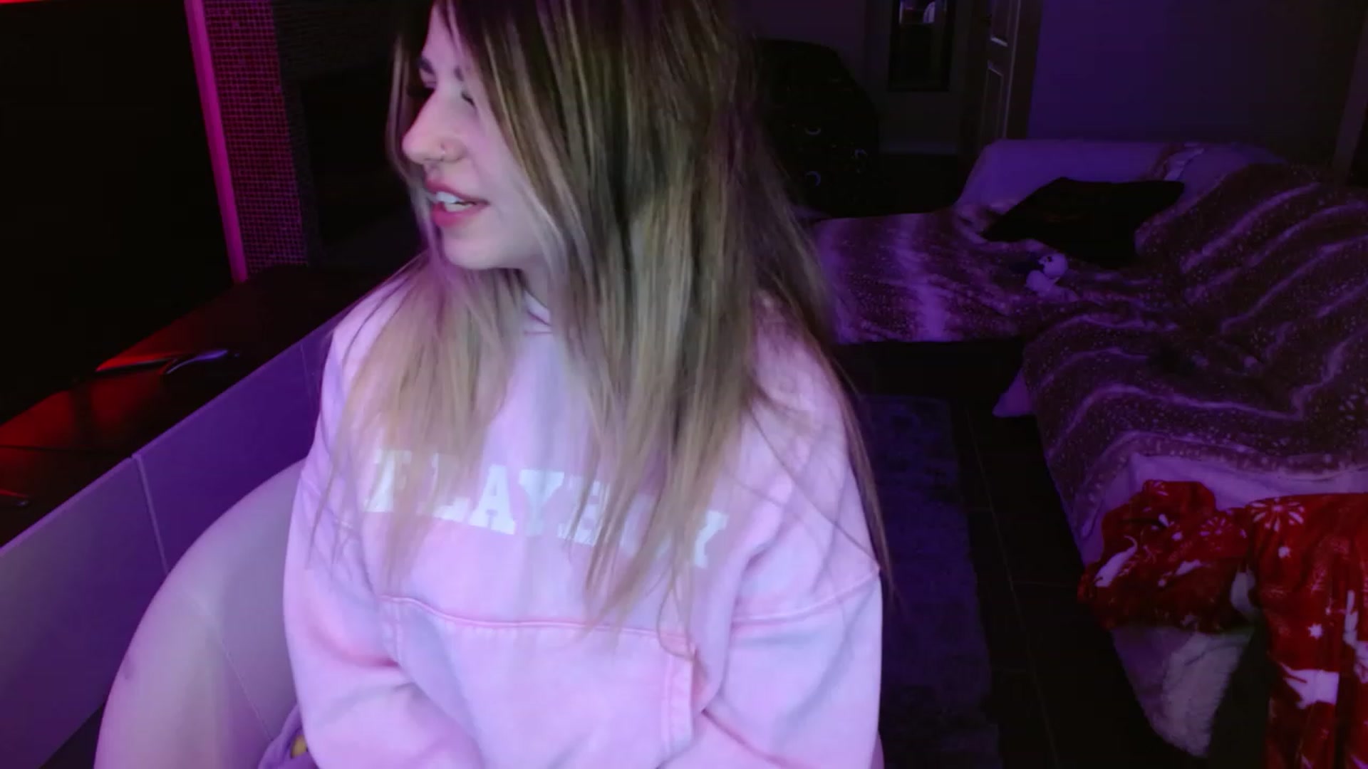 Gallery image thumbnail from Serafina's myfreecams stream on, 03/16/2024, 04:44 image 2 of 20