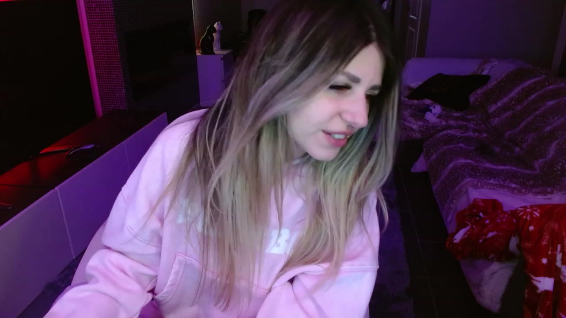 Gallery image thumbnail from Serafina's myfreecams stream on, 03/16/2024, 04:44 image 6 of 20
