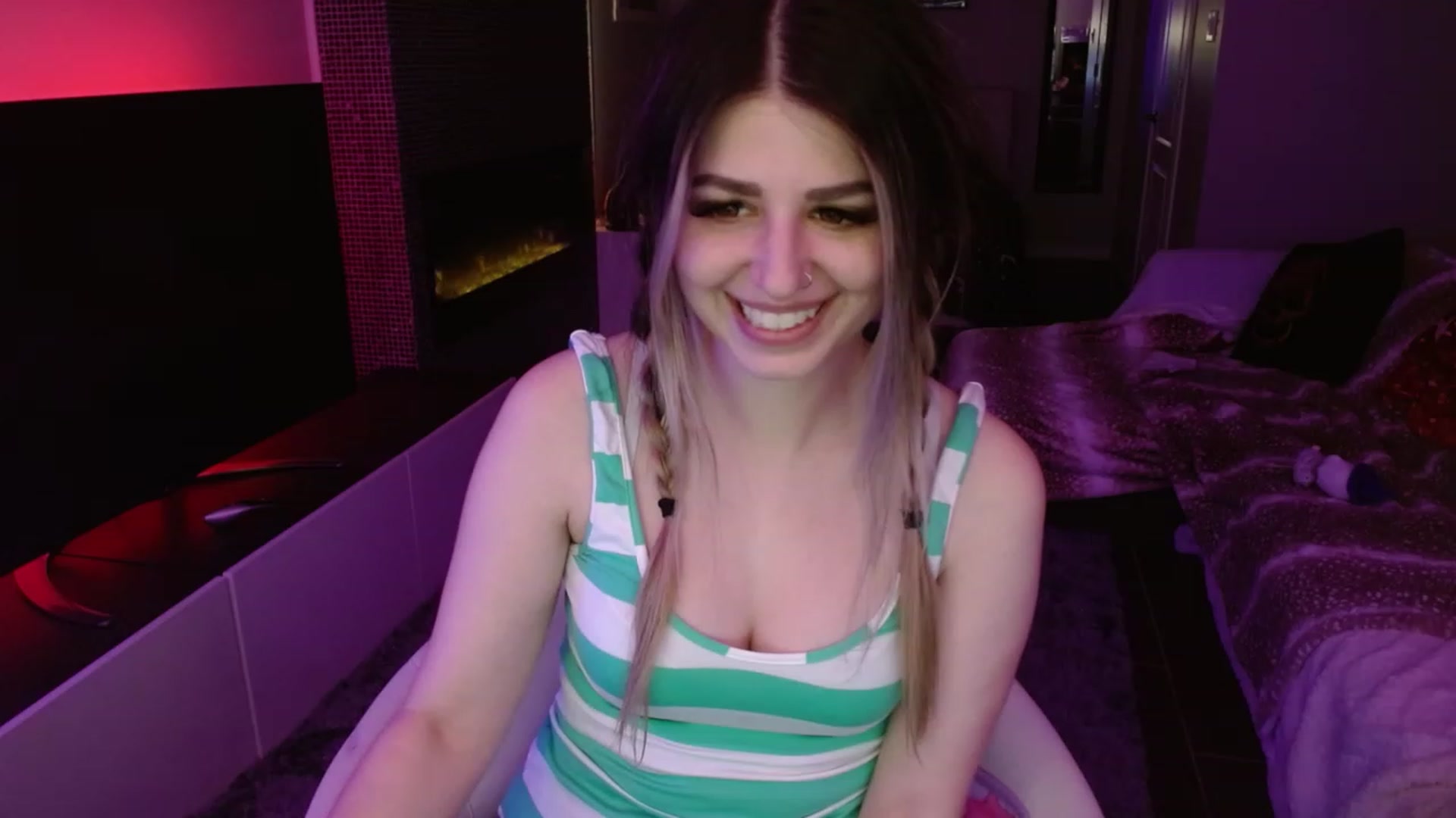 Gallery image thumbnail from Serafina's myfreecams stream on, 03/18/2024, 04:25 image 19 of 20