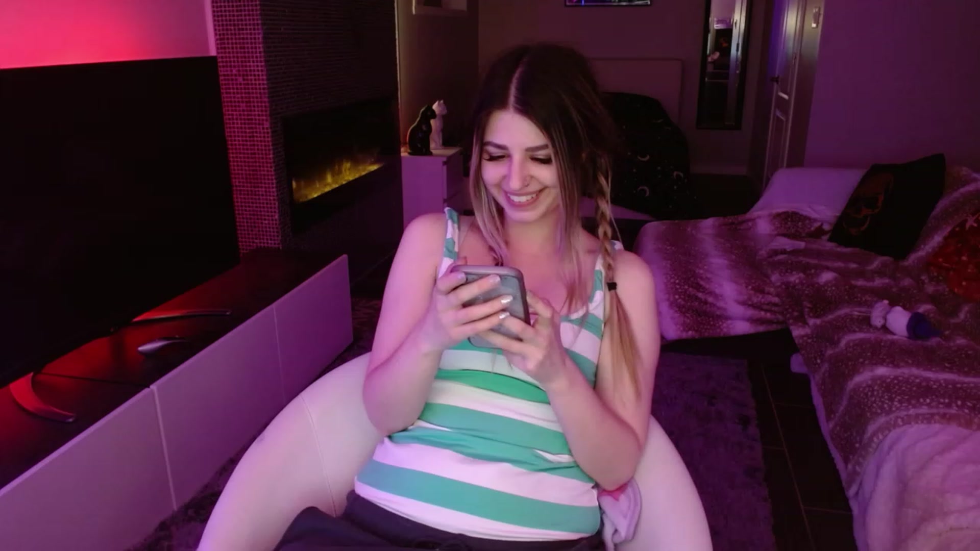 Gallery image thumbnail from Serafina's myfreecams stream on, 03/18/2024, 04:25 image 13 of 20