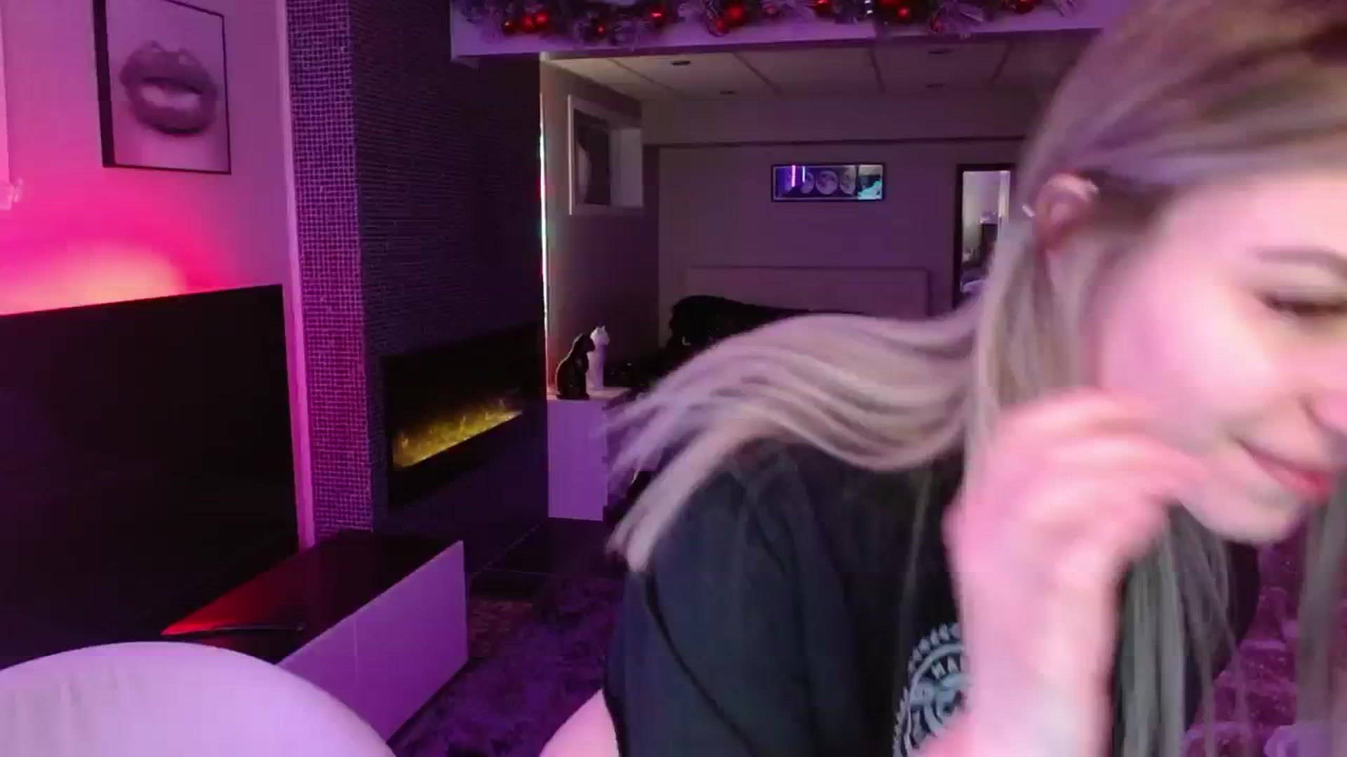 Gallery image thumbnail from Serafina's myfreecams stream on, 03/20/2024, 06:59 image 8 of 20