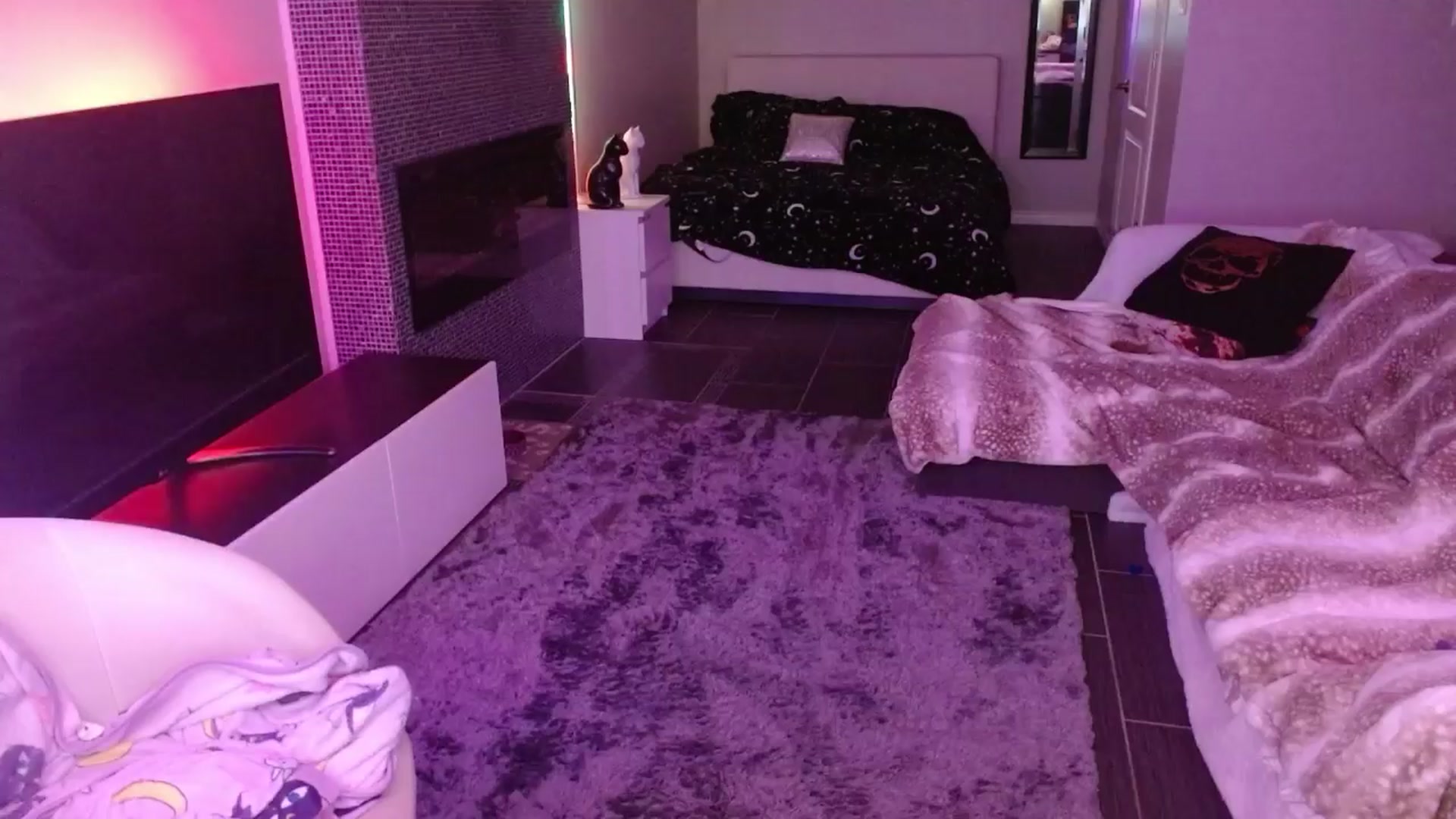 Gallery image thumbnail from Serafina's myfreecams stream on, 03/31/2024, 04:40 image 2 of 20