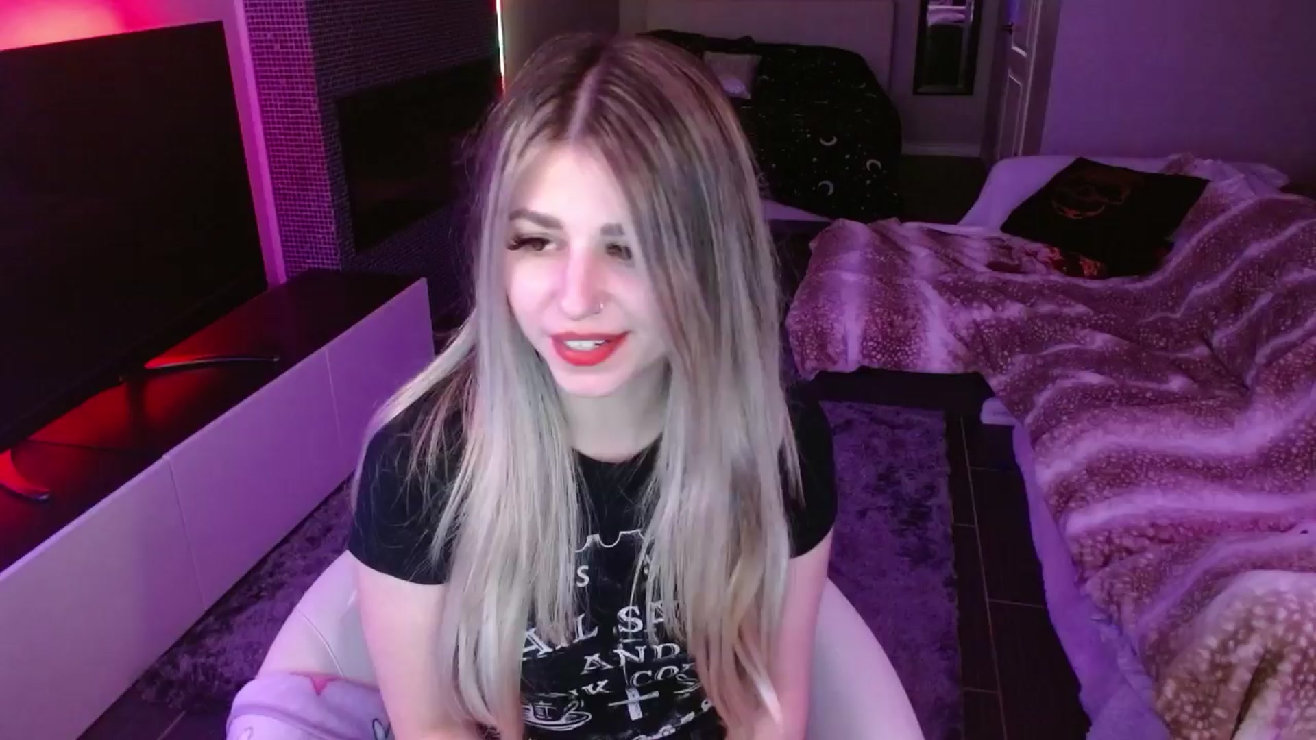 Gallery image thumbnail from Serafina's myfreecams stream on, 03/31/2024, 04:40 image 20 of 20