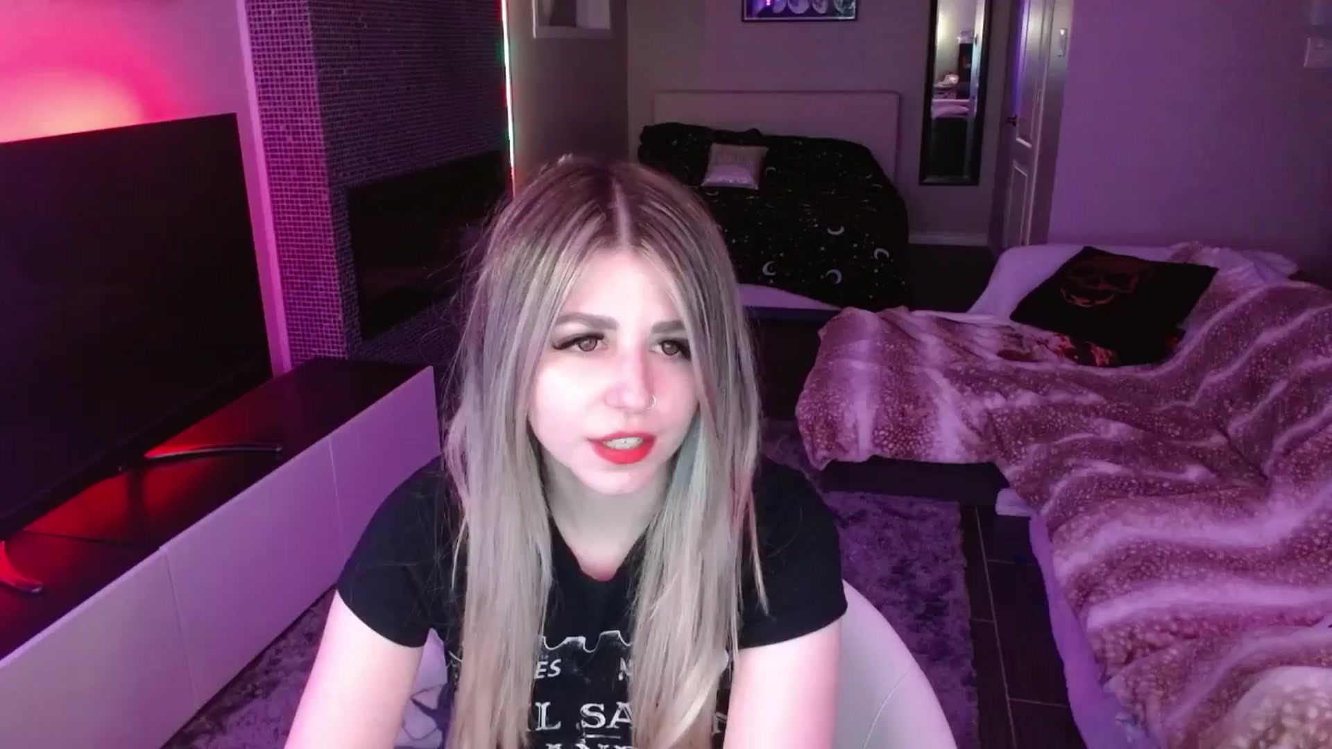Gallery image thumbnail from Serafina's myfreecams stream on, 03/31/2024, 04:40 image 17 of 20