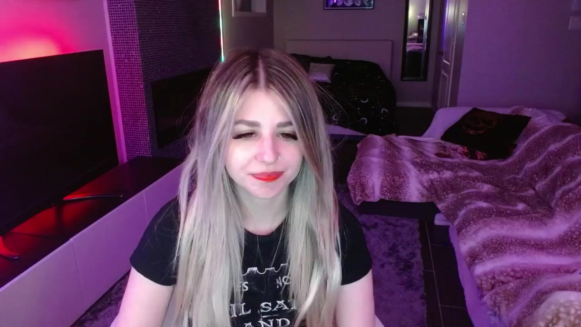 Gallery image thumbnail from Serafina's myfreecams stream on, 03/31/2024, 04:40 image 18 of 20