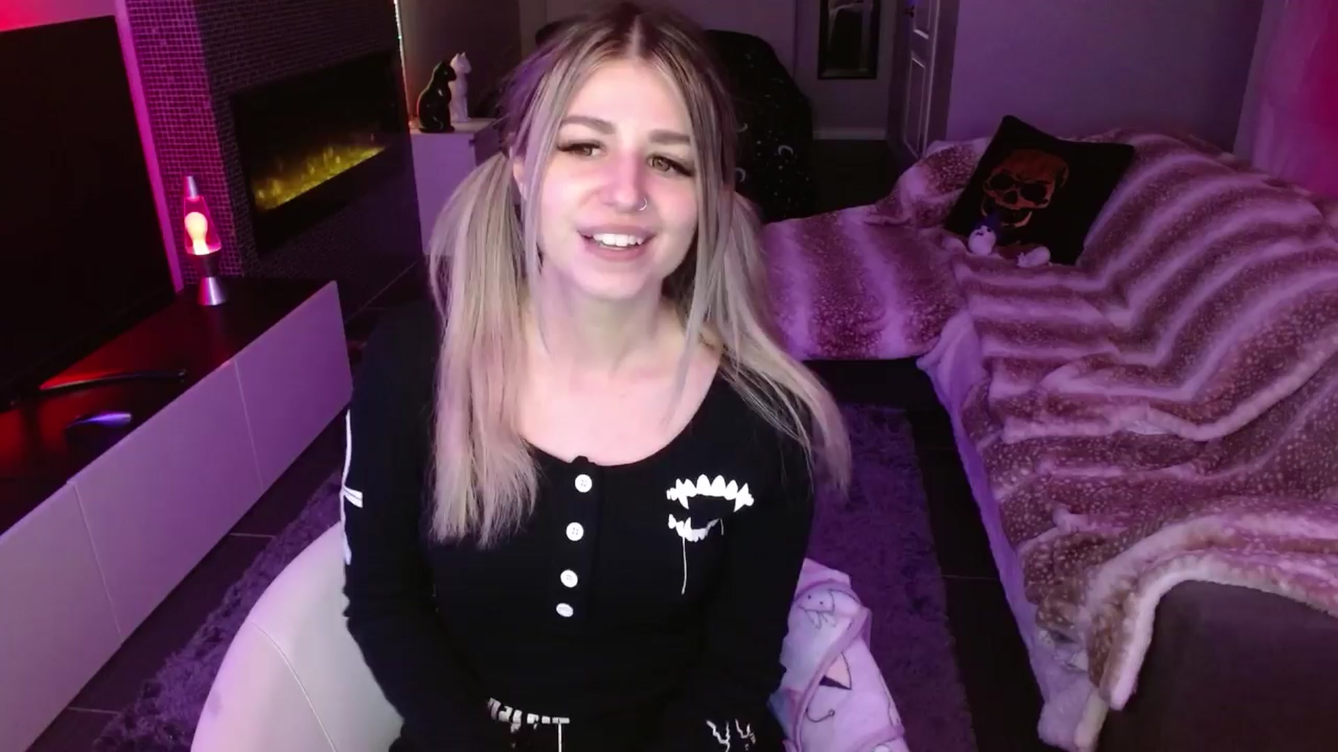 Gallery image thumbnail from Serafina's myfreecams stream on, 04/05/2024, 04:26 image 2 of 20