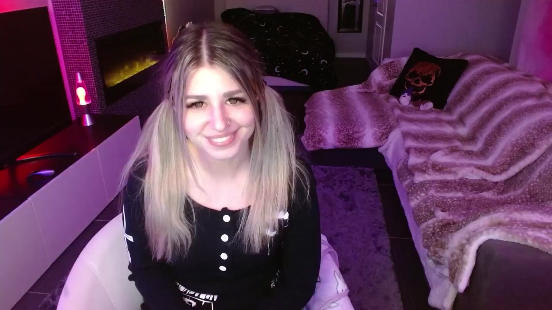 Gallery image thumbnail from Serafina's myfreecams stream on, 04/05/2024, 04:26 image 10 of 20