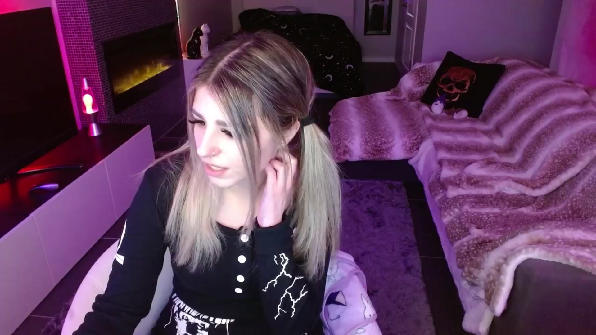 Gallery image thumbnail from Serafina's myfreecams stream on, 04/05/2024, 04:26 image 8 of 20