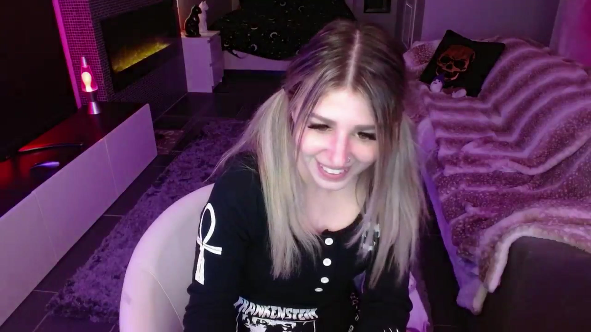 Gallery image thumbnail from Serafina's myfreecams stream on, 04/05/2024, 04:26 image 16 of 20